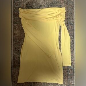 Beginning Boutique Size 4 Yellow off the shoulder mini dress